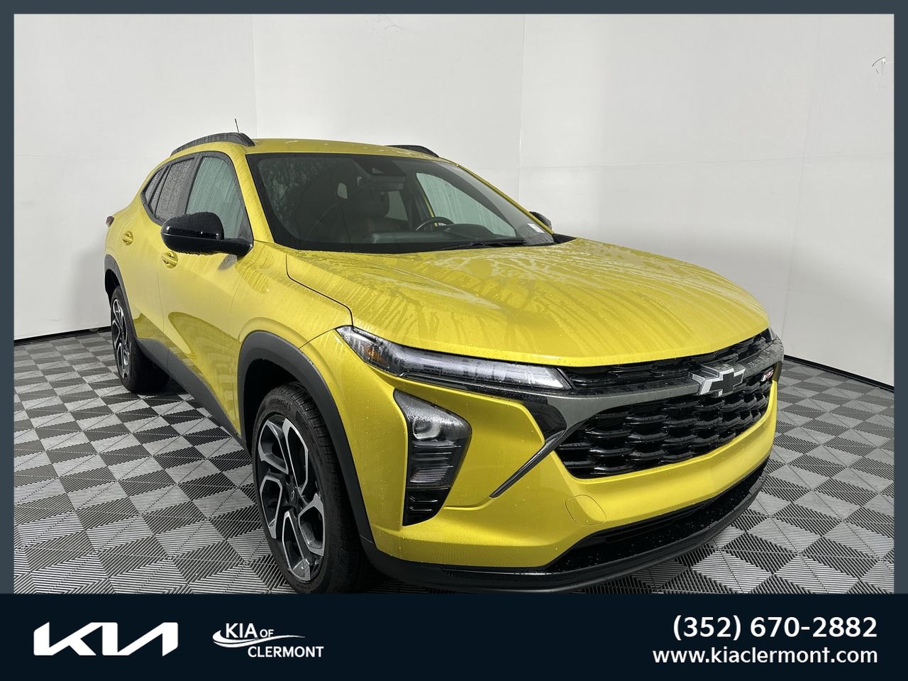 Used 2025 Chevrolet Trax RS w/ Driver Confidence Package FWD image 1