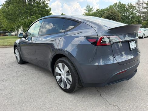 Used 2023 Tesla Model Y AWD image 8
