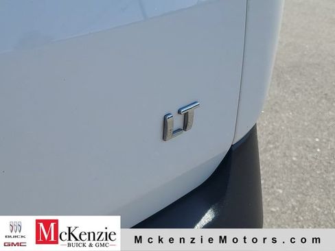 Used 2022 Chevrolet Traverse LT FWD image 30
