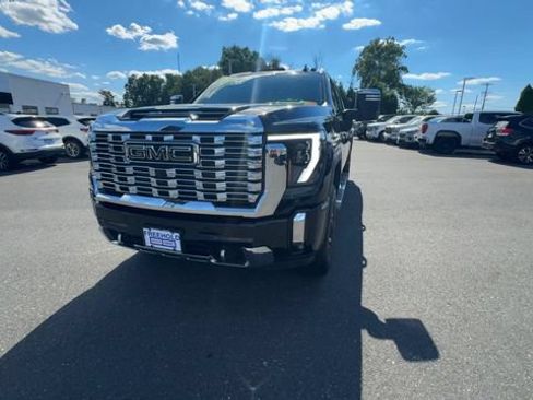Used 2025 GMC Sierra 2500 Denali w/ Denali Reserve Package AWD/4WD image 3
