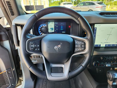 Used 2022 Ford Bronco Badlands image 18