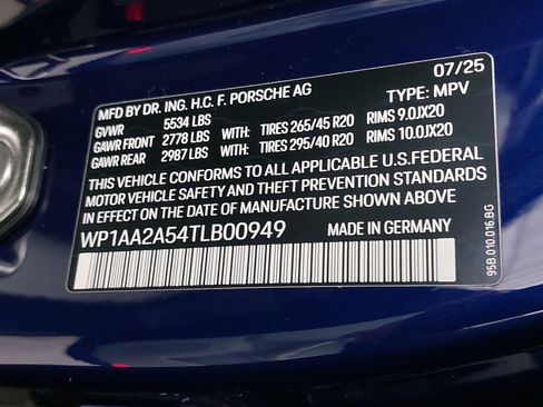 Certified 2026 Porsche Macan image 37