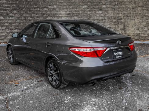 Used 2015 Toyota Camry XSE image 9