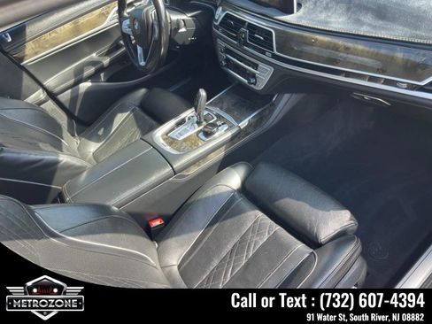 Used 2019 BMW 750i image 25