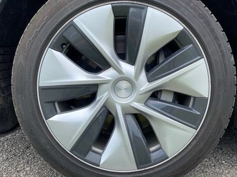 Used 2023 Tesla Model Y Long Range AWD/4WD image 9