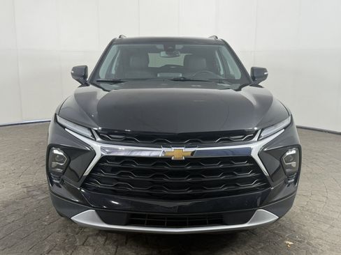 Used 2023 Chevrolet Blazer LT FWD image 2