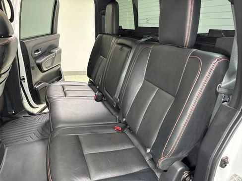 Used 2020 Nissan Titan PRO-4X w/ Pro-4x Convenience Package AWD/4WD image 22