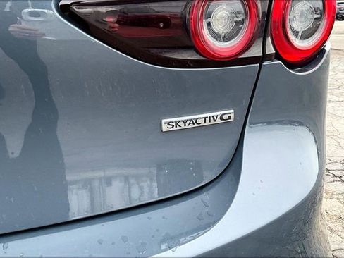 Used 2022 MAZDA MAZDA3 s FWD image 22