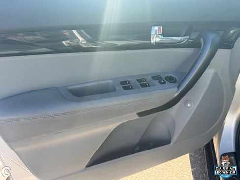 Used 2013 Kia Sorento LX w/ Convenience Pkg FWD image 16