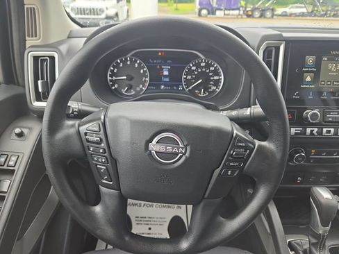 Used 2025 Nissan Frontier SV AWD/4WD image 15