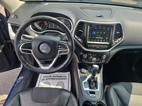 Used 2018 Jeep Cherokee Latitude Plus w/ Cold Weather Group AWD/4WD image 22