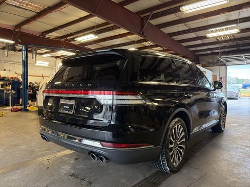 Used 2020 Lincoln Aviator Reserve w/ Elements Package Plus image 3
