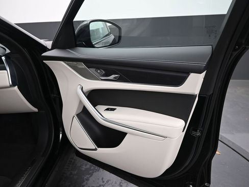 New 2026 Jaguar F-PACE R-Dynamic S image 9