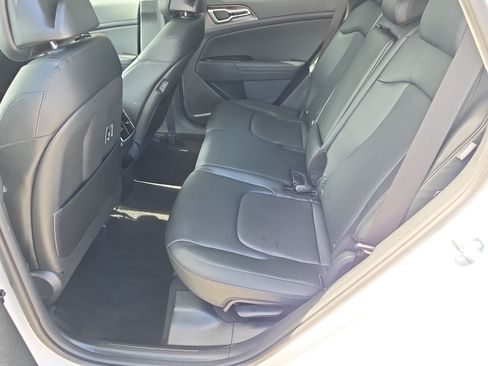 Certified 2026 Kia Sportage EX w/ EX Panorama Roof Package FWD image 17