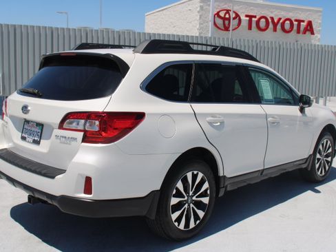 Used 2015 Subaru Outback 2.5i Limited AWD/4WD image 3