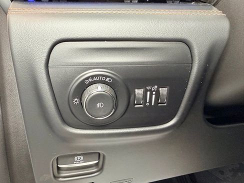 Used 2023 Jeep Grand Cherokee L Summit AWD/4WD image 8