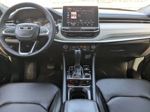 Used 2025 Jeep Compass Limited image 24