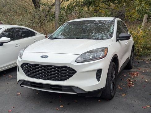 Used 2022 Ford Escape SE image 3