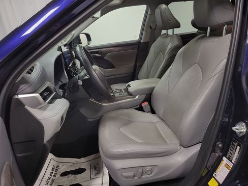 Used 2022 Toyota Highlander Limited image 13