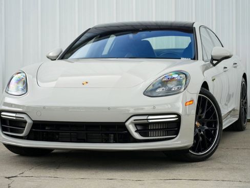 Used 2022 Porsche Panamera 4S w/ Premium Package image 3