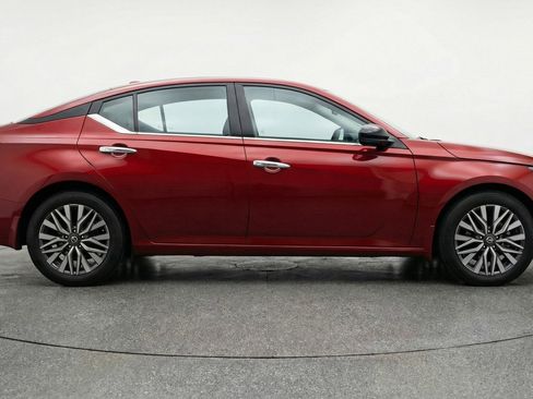 Used 2025 Nissan Altima 2.5 SV image 11