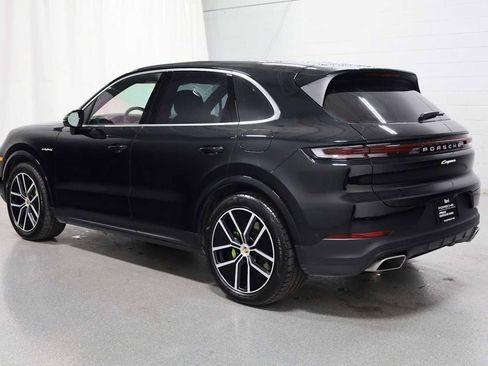 Certified 2025 Porsche Cayenne E-Hybrid image 3