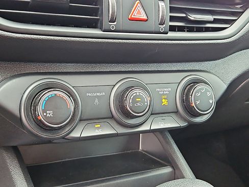 Used 2023 Kia Forte LXS FWD image 17