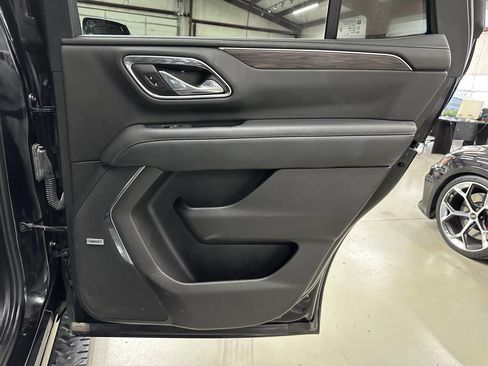 Used 2021 Chevrolet Tahoe Z71 w/ Z71 Off-Road Package image 16