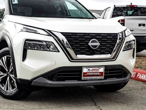 Used 2023 Nissan Rogue SV image 3