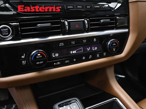 Used 2023 Nissan Pathfinder Platinum AWD/4WD image 18