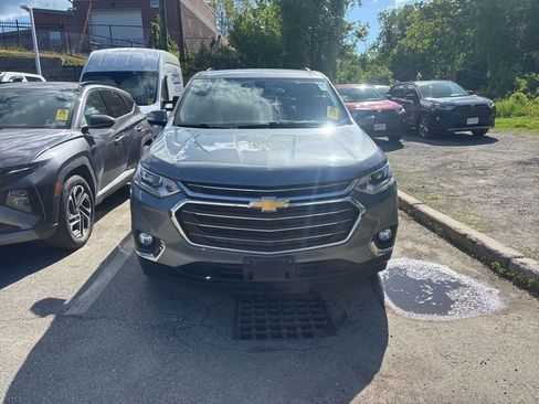 Used 2019 Chevrolet Traverse LT AWD/4WD image 2
