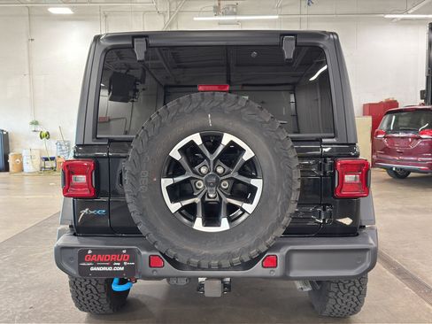 Used 2025 Jeep Wrangler Unlimited Rubicon 4xe w/ Safety Group AWD/4WD image 5