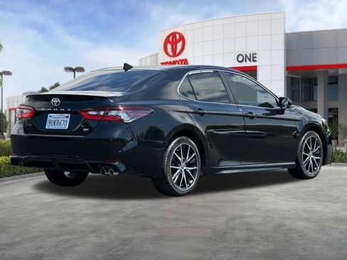 Used 2021 Toyota Camry SE FWD image 4