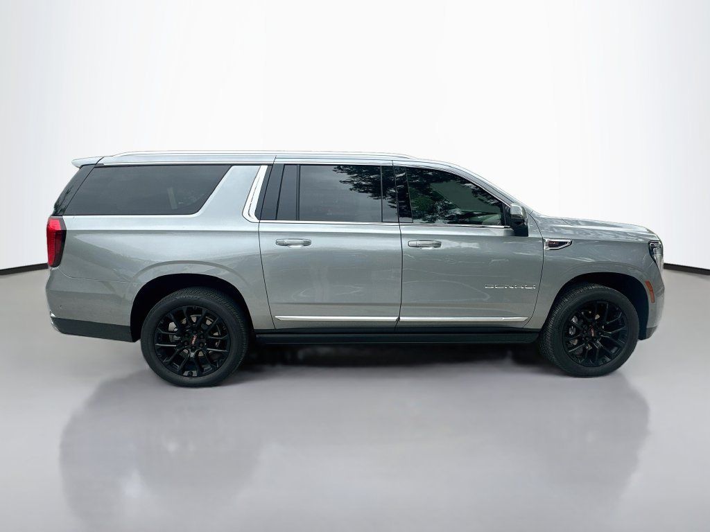 Used 2025 GMC Yukon XL Denali w/ Denali Reserve Package AWD/4WD image 8