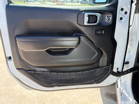 Used 2022 Jeep Wrangler Unlimited Rubicon w/ Cold Weather Group image 20