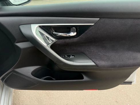 Used 2013 Nissan Altima 3.5 SV w/ Navigation Pkg FWD image 22