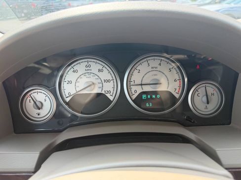 Used 2010 Chrysler Town & Country LX FWD image 19