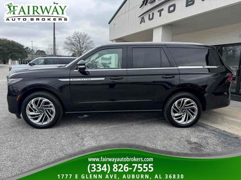 Used 2025 Lincoln Navigator Reserve AWD/4WD image 9