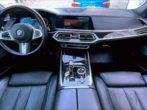 Used 2022 BMW X7 M50i image 15