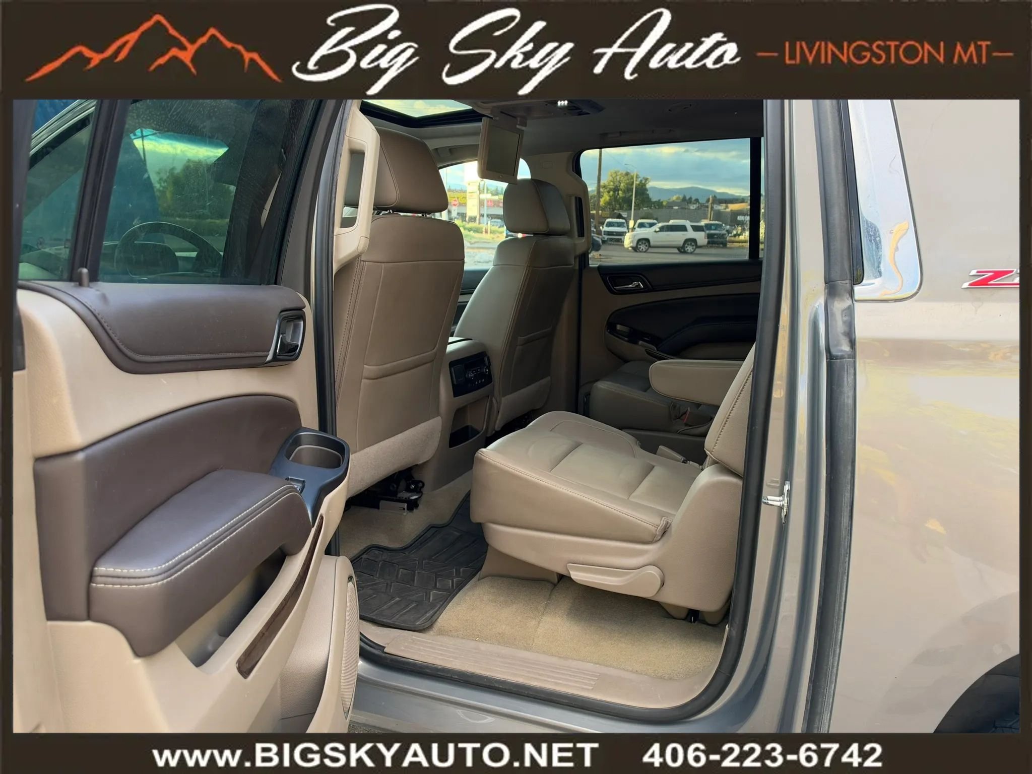 Used 2018 Chevrolet Suburban LT AWD/4WD image 17