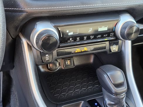 Used 2024 Toyota RAV4 LE image 22