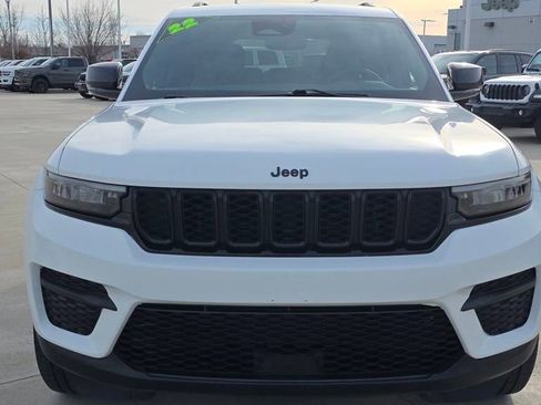 Used 2022 Jeep Grand Cherokee Altitude AWD/4WD image 8