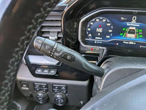 Used 2023 Chevrolet Silverado 1500 High Country w/ High Country Premium Package AWD/4WD image 15