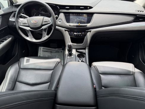 Used 2018 Cadillac XT5 Luxury w/ LPO, Black Ice Package AWD/4WD image 16