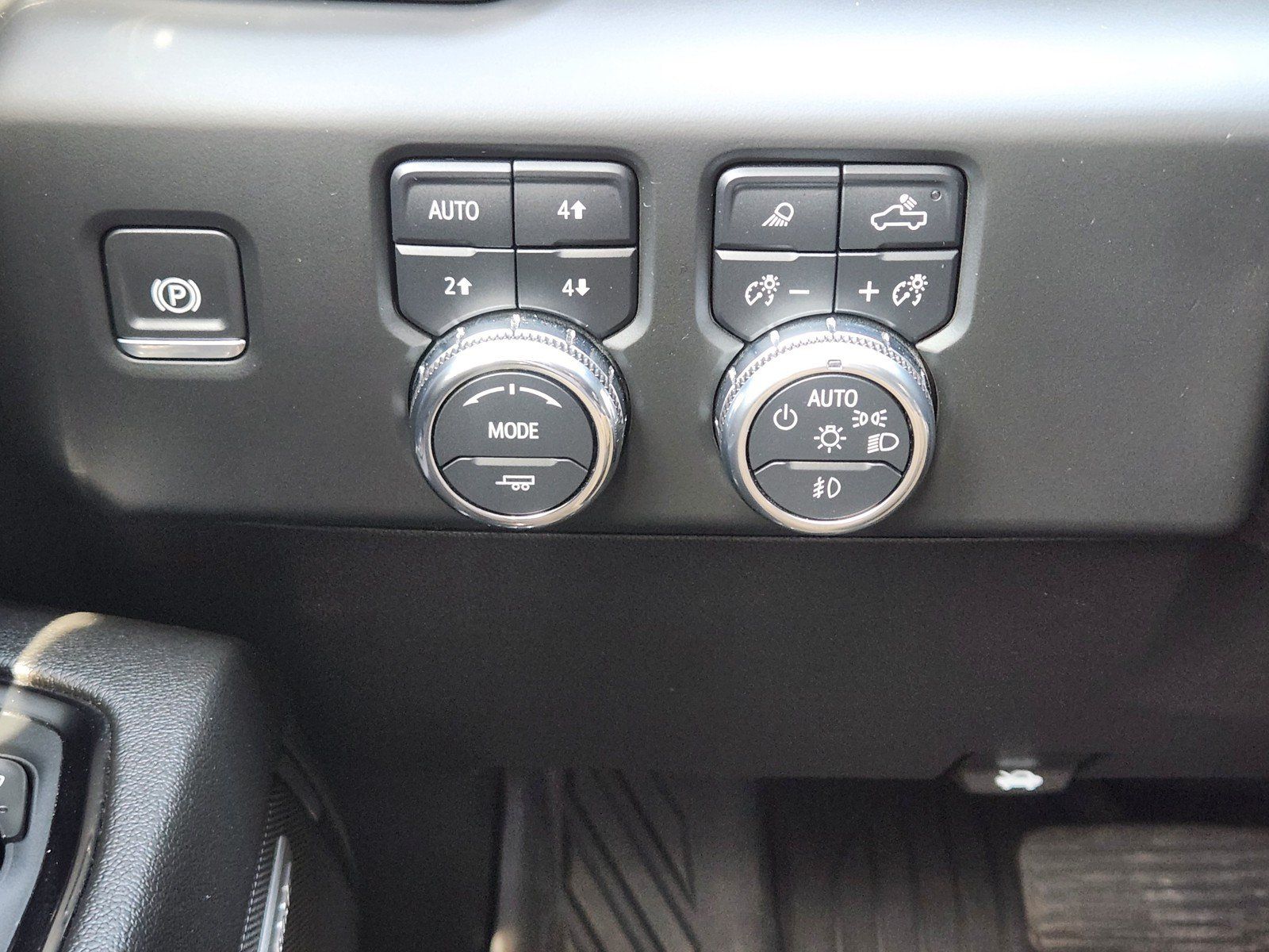 Used 2024 GMC Sierra 2500 AT4 w/ AT4 Premium Plus Package AWD/4WD image 19