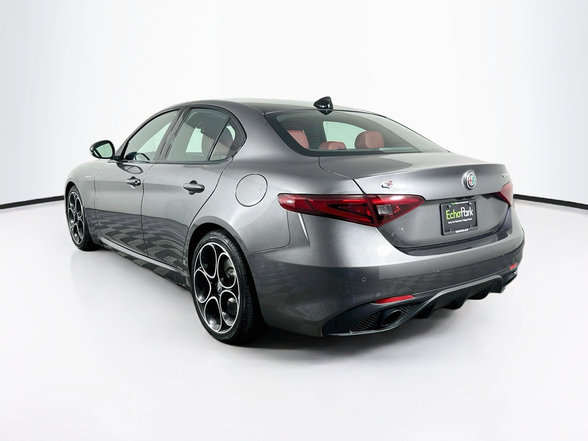 Used 2023 Alfa Romeo Giulia Veloce RWD image 5