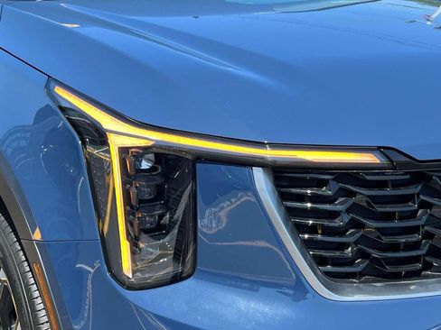 Certified 2025 Kia Sorento S AWD/4WD image 9
