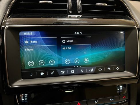 Used 2020 Jaguar F-PACE Premium image 23