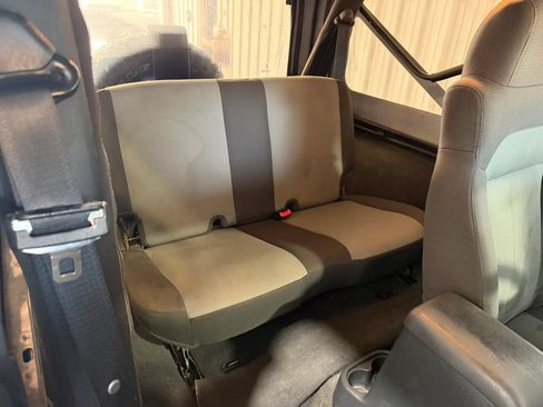 Used 2005 Jeep Wrangler Unlimited AWD/4WD image 16