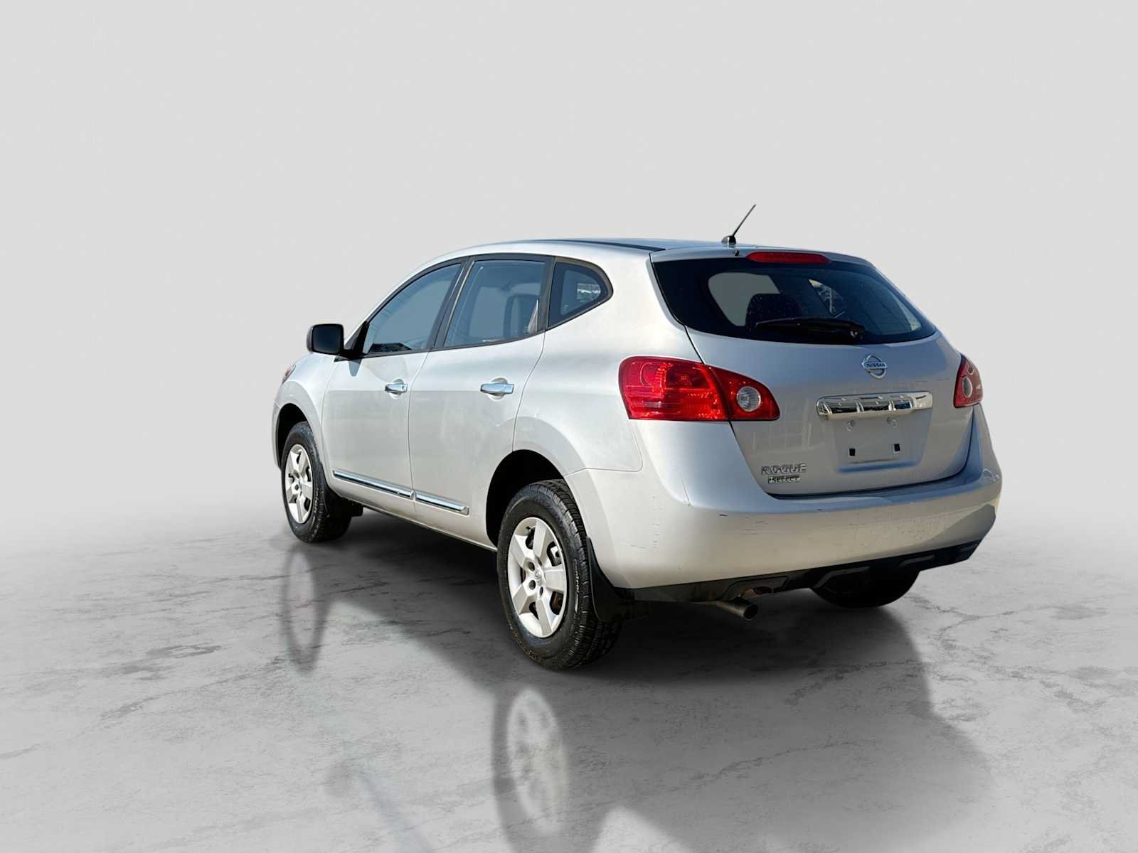 Used 2015 Nissan Rogue S FWD image 4